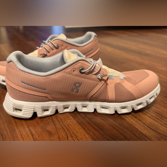 On cloud - Picture 3 of 7